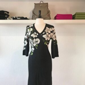 Strickkleid, Etuikleid, Ivko, Kleid mit Blumen, edles Kleid, Abendkleid, Cocktailkleid, Businesskleid, Winterkleid, elegantes Kleid, Winterkollektion, Made in Serbia