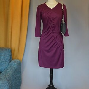 enges Kleid, Kleid mit Raffungen, Drappierungen, drappiertes Kleid, Christina Claussen, bordeaux, kurzes Kleid, Jerseykleid, Modedesign, Mode nach Maß