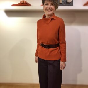 Pullover orange, Damenpullover, Ivko, Winterpullover, ornager Pulli, oversize, feiner Pulli, Pullover mit Kragen und Knöpfen, geknöpfter Kragen, Christina Claussen, Karben, Frankfurt, Modedesign, Made in Serbia
