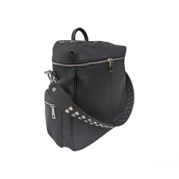 Rucksack, Lederrucksack, Accessoires, Made in Italy, Echt Leder, genarbtes Leder, stylischer Rucksack, Ledertasche, Damentasche, Geschenke für Frauen, Weihnachtsgeschenke für Frauen, schwarz, silber, Nieten, sportlich, stylish,