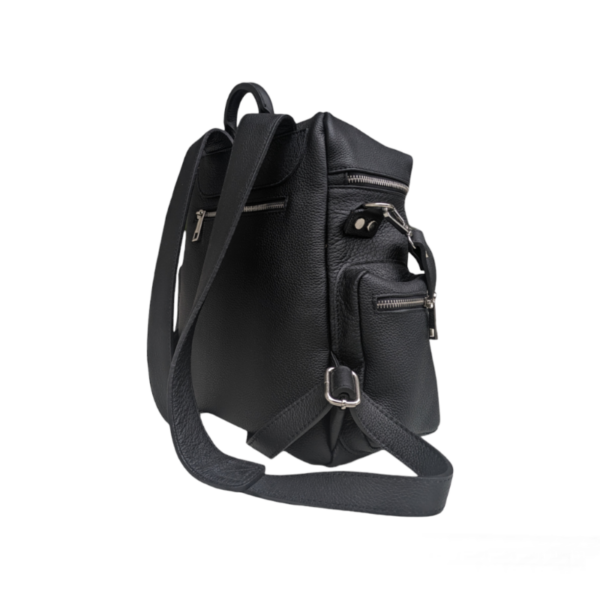 Rucksack, Lederrucksack, Accessoires, Made in Italy, Echt Leder, genarbtes Leder, stylischer Rucksack, Ledertasche, Damentasche, Geschenke für Frauen, Weihnachtsgeschenke für Frauen, schwarz, silber, Nieten, sportlich, stylish,