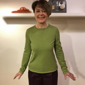 Damenpullover, Winterpulli, klassischer Pulli, Basicpullover, grüner Pulli, Wollpulli, moosgrün, Winterkollektion, schmaler Pulli